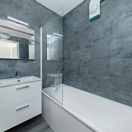 Red-10 Places+freeparkinggratuit-5beds-wifi/zenith *